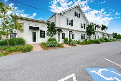 Image de Spacious & Stylish 2-Bedroom Apartment – Perfect for Getaways or Business Travel