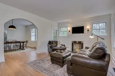 Image de Charming 3bd/2ba Historic Augusta Bungalow - Private Pool!