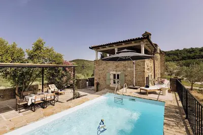 Image de Charmante maison de vacances pour 4 personnes avec piscine privée et vue imprenable