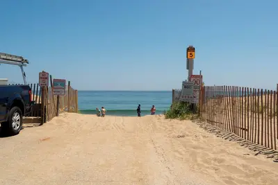 Image de Cozy Coastal Cove. 2-bedroom apartment with WiFi, Ac in peaceful Salisbury