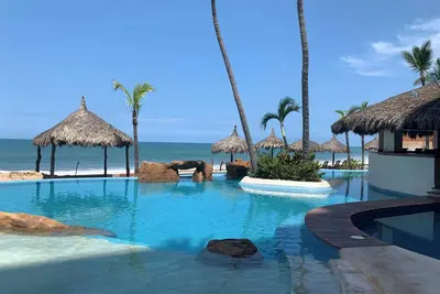 Image de Costa Bonita Paraiso Ii Beautiful 3 bdr front beach condo.