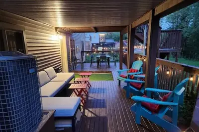 Image de Guest Suite—Pool Table, Full Kitchen, Deck