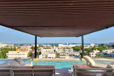 Image de 2 Bdr Penthouse has Private Rooftop with Jacuzzi!