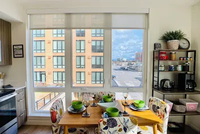 Image de Walk To River Front Park & Convention Center +Free Assigned Parking