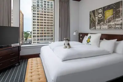 Image de Millennium Park King Suite at Staypineapple, An Iconic Hotel, The Loop