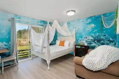 Image de Underwater Mermaid Theme w/ Bunk Bed