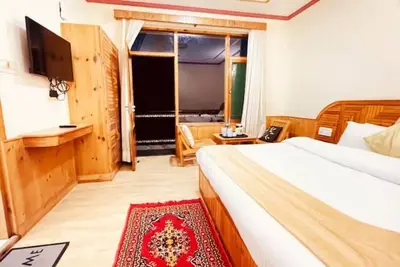 Image de Queen Bedroom Snowview Balcony