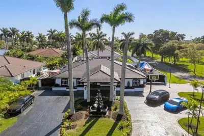 Image de Luxurious spacious family home!