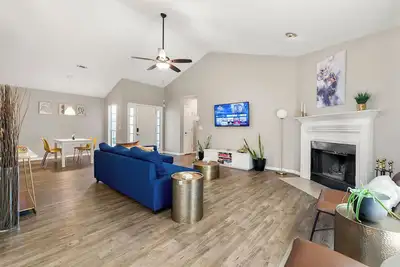 Image de Charming 3-bedroom house only 20 minutes to downtown and 15 minutes to airport