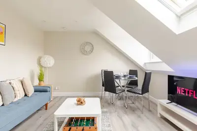 Image de Central Reading 2 Bedroom w/ Free Parking + Foosball Table