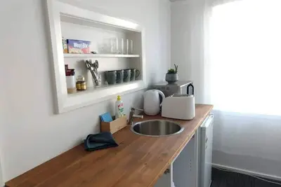 Spacious 7-bedroom house with WiFi, Ac in beautiful Hamilton