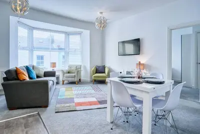 Bay View - 2 Bedroom Apartment - Tenby
