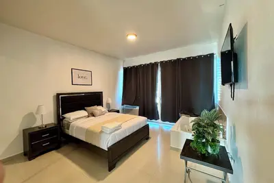 Image de Equipped beach apartment with kitchen, Ac, Wifi, 1 Queen bed + 1 sofa bed.