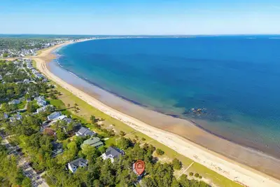 Image de Beachfront, Just steps and you're on the beach!