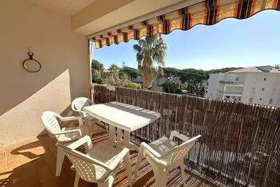 Image de T2 pour 4 personnes dans résidence avec piscine - Hyères Port
