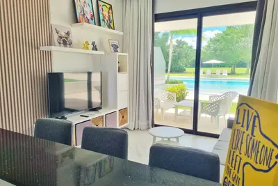 Image de Paw-radise Swim up : Cozy, Retreat @ Cana Rock