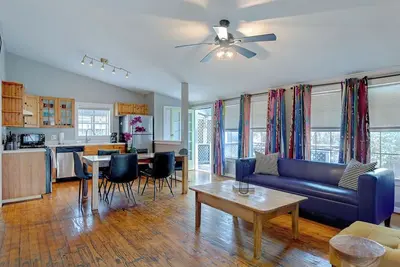 Image de 3br The Hidden Agenda! A Prime Montrose Location ★★★★★