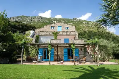 Image de Villa à Sorrente avec 6 chambres à coucher, 12 couchages