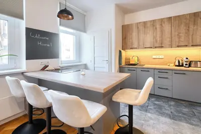 Image de Charming Renovated 1-Bedroom Apartment Near Prague Center – Sleeps up to 7