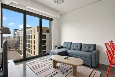 Image de CozySuites Nlg - Modern 2br condo #16