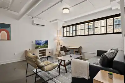 Image de CozySuites Nlg - Modern 2br condo #12