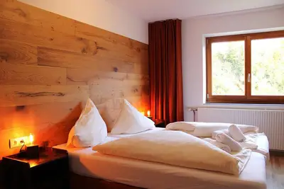 Image de Modern vacation apartment with terrace, garden and breathtaking mountain views