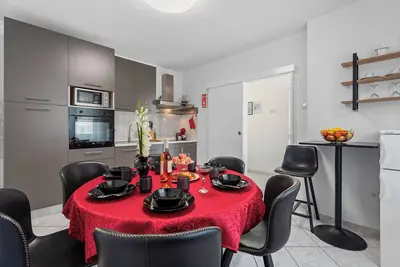Image de Beachside 2-bedroom apartment for 4+2 with patio, bbq, garden and free parking