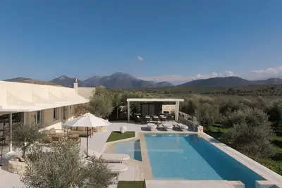Idunu Villa, with Heated Pool & Serene Seclusion