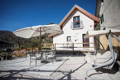 Image de Grandma Olga's Little House: your Chalet for relaxation and privacy.