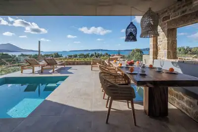 Image de Gialova Sunset Villa avec vue sur la mer et piscine privée et 3 chambres