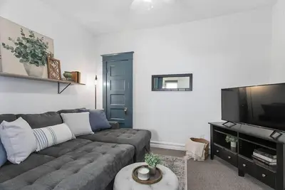 Image de 1 Br TownHome|Near Arrowhead|Hwy Access to Dt Kc