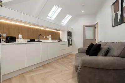 Modern 3bd apartment next to stadium