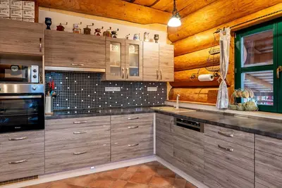 Image de Merveilleuse maison de vacances privée pour 12 personnes avec Wifi, patio, animaux admis et parking