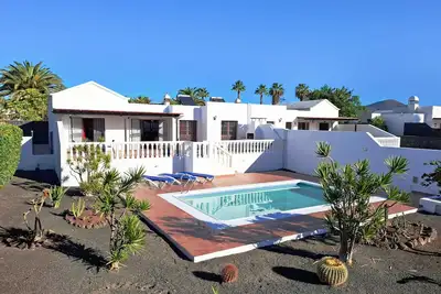 Image de Private pool and only 7 min. walk to beach, bars and dining. Family friendly!
