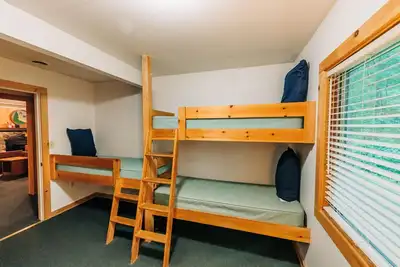Image de Cabin, 16 Bunks, Kitchen, Bathroom, Ada