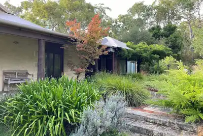 Image de Yungaburrup is 12 acres of natural jarrah forest, seclusion for total relaxation