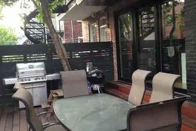 Image de Spacious fully renovated 5-bedroom two floor condo in Montréal with Ac, WiFi