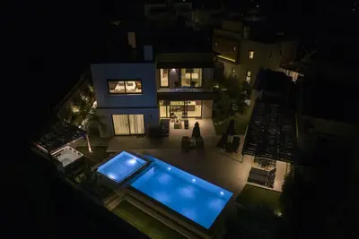 Image de Almi-Cove Hilltop Villa I