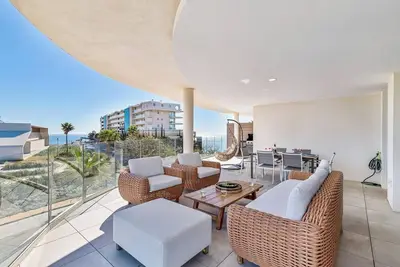 Image de Lovely 3 bedroom apartment next to Higueron area.
