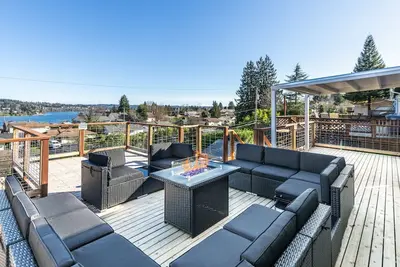 Image de New! The Lookout Landing 4-Bedroom Home