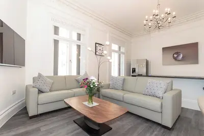 Image de Luxury 1 bedroom first floor apartment