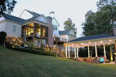 Image de Beautiful 4 bedroom Masters rental with amazing outdoors - 13 miles from Masters