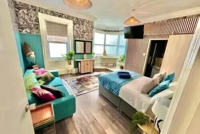 Image de Appartement-Design-Salle de bain privée séparée-Vue sur Jardin