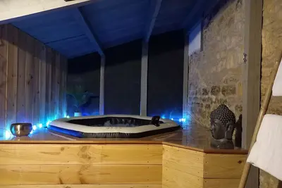 Image de Logement cozy avec jacuzzi et terrasse à Rochefort en Charente-Maritime (17)