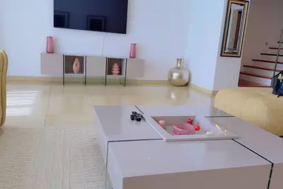 Image de Oceanfront 2-bedroom townhome with beach and pool access in fabulous Mermoz