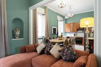 Image de [5 Bedrooms, 3 bathrooms] Historic residence in Coliseum