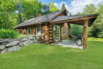 Image de Beautiful 3-bedroom log cabin in Pittsburg with snowmobile and Atv trail access.