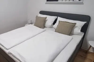 Image de Appartement-Salle de bain privée séparée-d'exception-Vue sur la cour