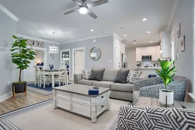 Image de 6026 Deja Blue Cottage with two Pools 1 min from Beach