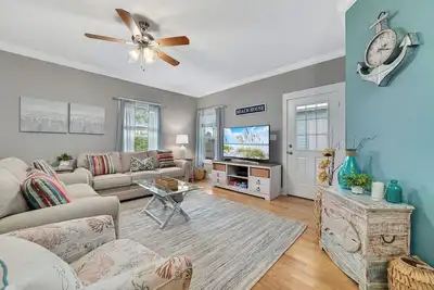 Image de 5003 3b2b Sea Pearl Cottage sleeps 10 pool, beach